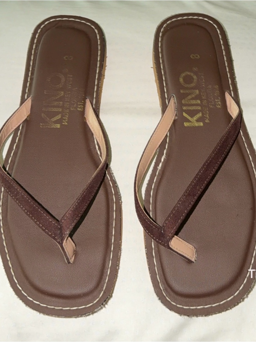 Kino Women's Brown Cushioned Flip-Flop Sandals